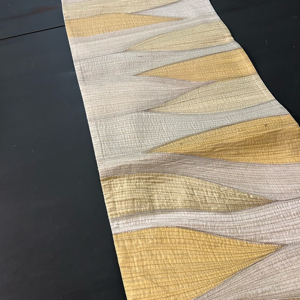 Table Runner Ivory And Gold/Pier 1/ Glitter Wave Metallic Embroidered 14" x 72"